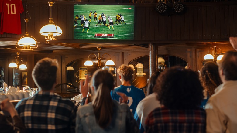 sports bar crowd cheering