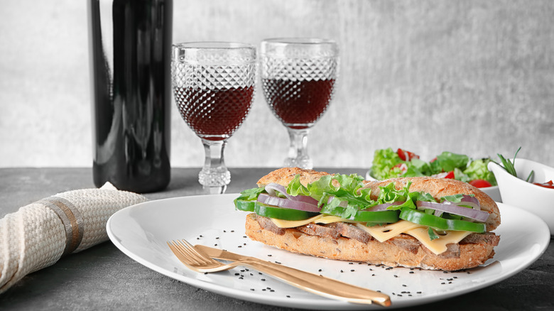 Steak sandwich and red wine