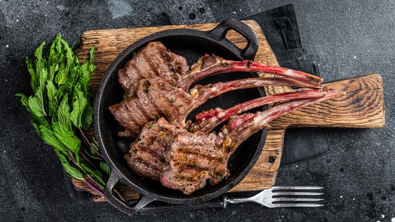 Grilled lamb chops in pan