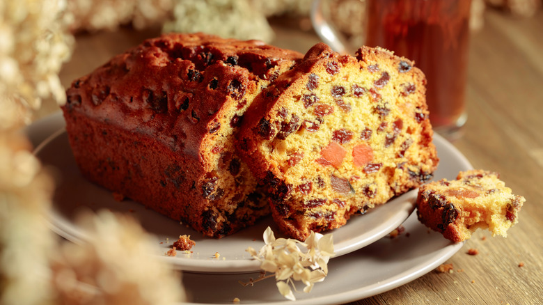 Sliced fruitcake 