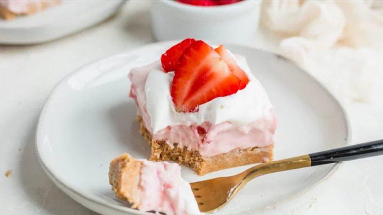 strawberry cheesecake bar on plate