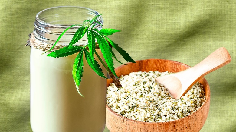 Hemp milk with hulled seeds