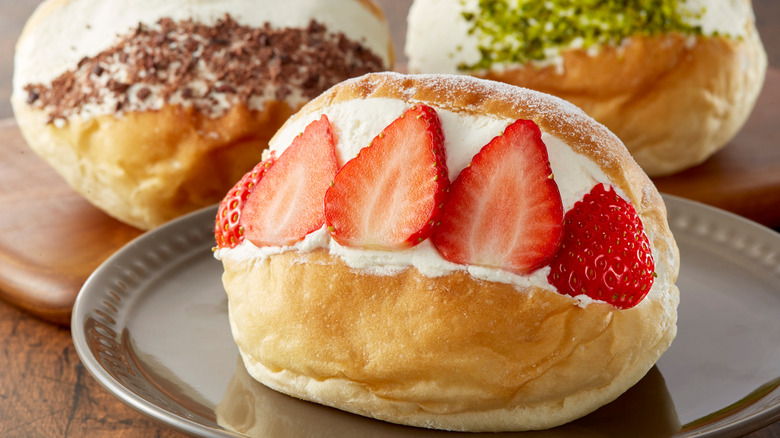 Italian pastries with fresh fruit