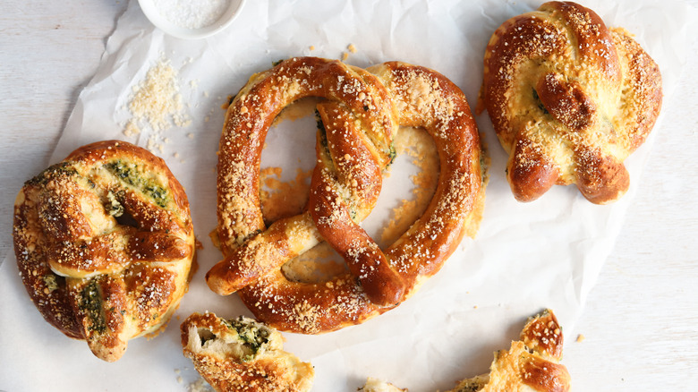 pretzels stuffed with vegetable dip