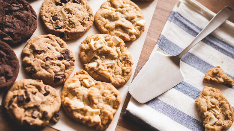 Cookies with serving utensil