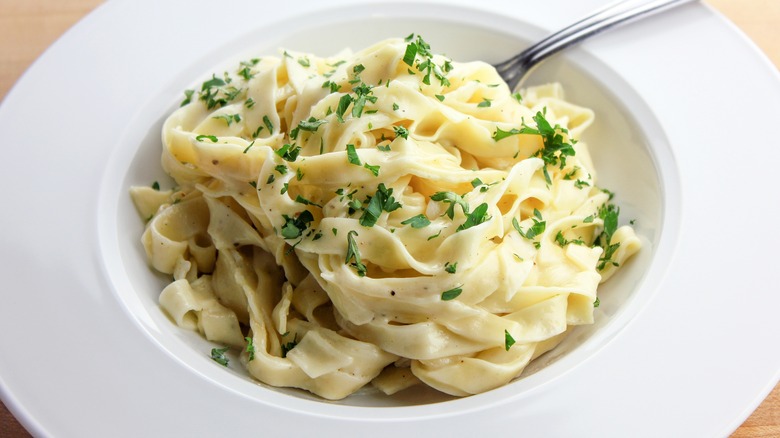 bowl of fettuccine alfredo