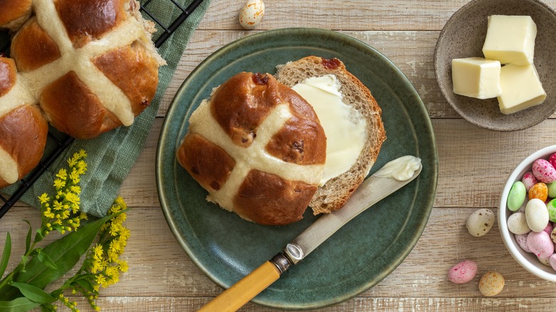 hot cross bun on plate