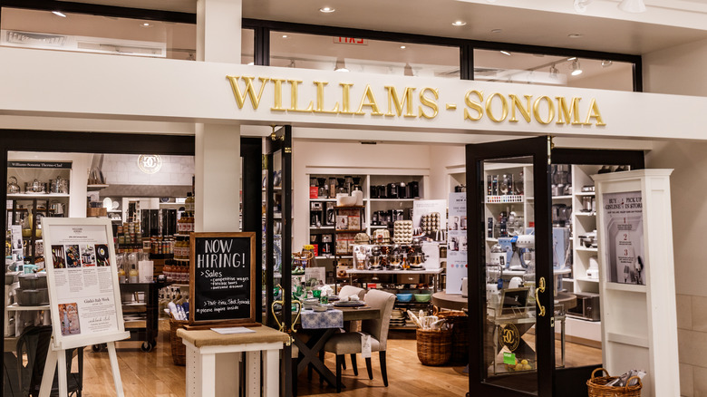 entrance to williams sonoma store