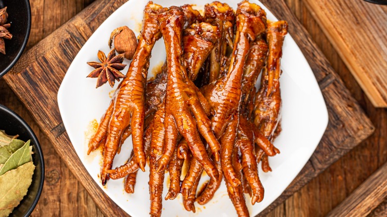 chicken feet on cutting board