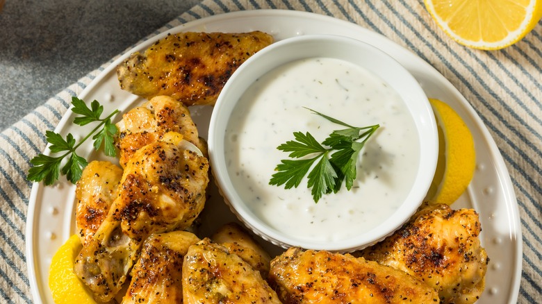 chicken wings with ranch dressing