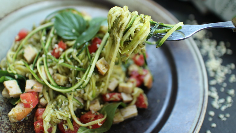 zucchini noodle pasta salad